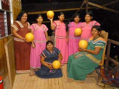 comunit%C3%A0-indigena-riceve-palloni